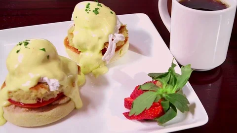 Gourmet Eggs Benedict Stock-Footage 75687401