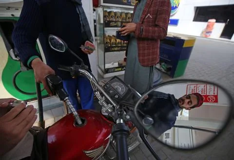 Government decrease petrol prices, Peshawar, Pakistan - 01 Mar 2023 Stock Photos