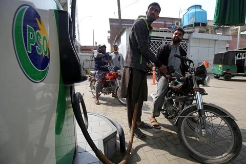 Government decrease petrol prices, Peshawar, Pakistan - 01 Mar 2023 Stock Photos