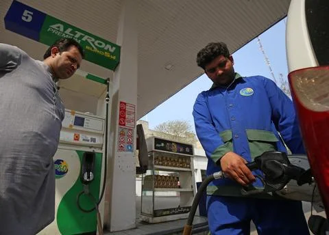 Government decrease petrol prices, Peshawar, Pakistan - 01 Mar 2023 写真素材
