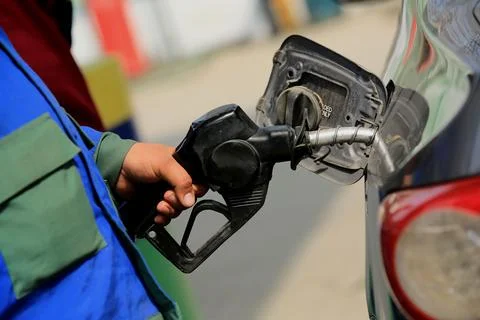 Government decrease petrol prices, Peshawar, Pakistan - 01 Mar 2023 Stock Photos