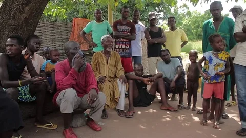 Government evaluator talking about bad water conditions - Guinea, Africa Vidéo 79646694