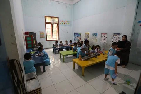 Government nutritious meals program continues amid food poisoning, Keutapang, In Fotos Stock