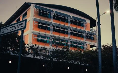 The Goyder Center, Cyclone Coded Engineering in the Twilight Hour 库存照片