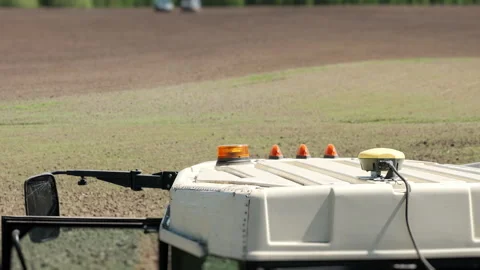 GPS Guided Tractor Operating in Agricultural Field During Seeding Vidéo 345021291