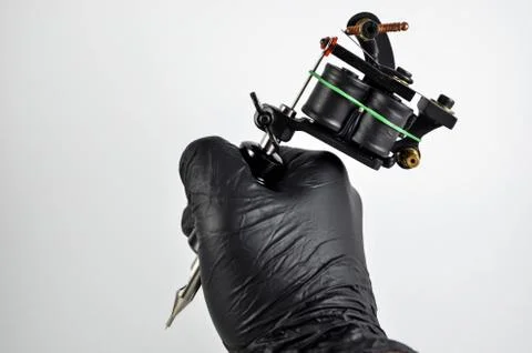 Grabbing Tattoo Machine 库存照片