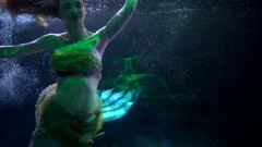 Mermaid got in the net, Stock Video