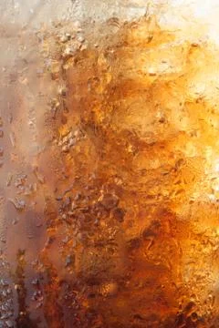 Gradient of fizzy ice cola in a glass Stock-Fotos
