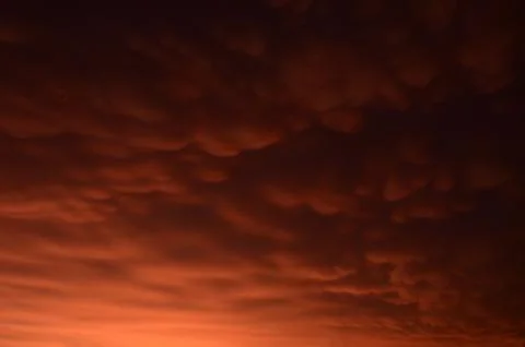 Gradient sundown glowing sky low clouds Stock-Fotos