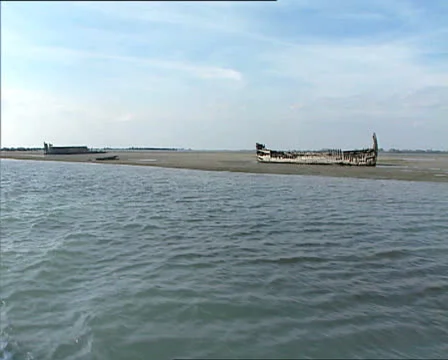 GRADO lagoon camera boat 9 shipwreck long shot Video stock 23928574
