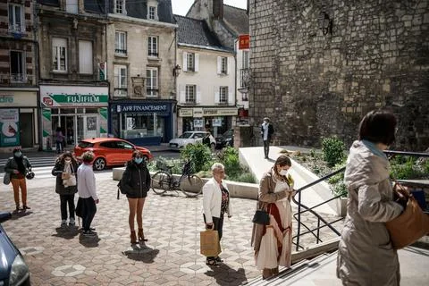 Gradual lifting of lockdown in Oise Region, first French cluster, Crepy En Valoi Stock Photos