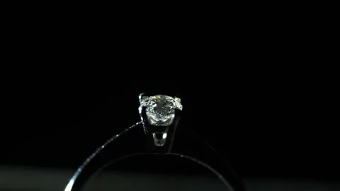 Gradually saturating the diamond in a ring with light. Video stock 310227691