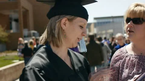 Graduation 13 動画素材 8949857