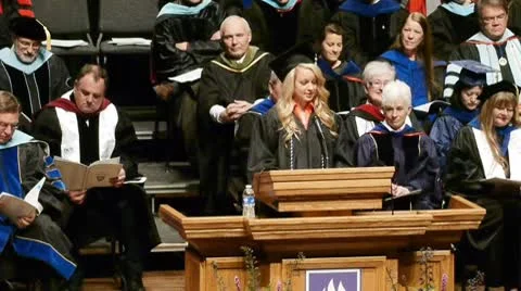 Graduation 7 動画素材 8949761