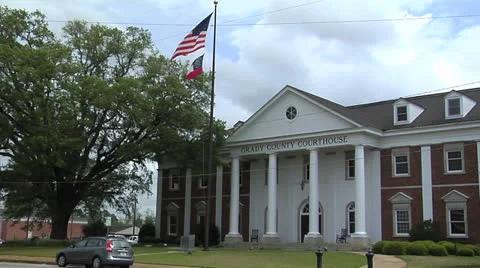 GRADY COUNTY COURTHOUSE,CAIRO GEORGIA Stock Footage 22557941