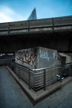 Graffiti covered Concrete junction intersection of walkway, trainline and bui Foto stock