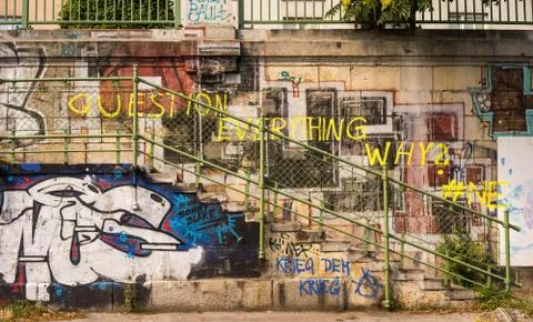 Graffiti - Question Everything. Why? Stock-Fotos