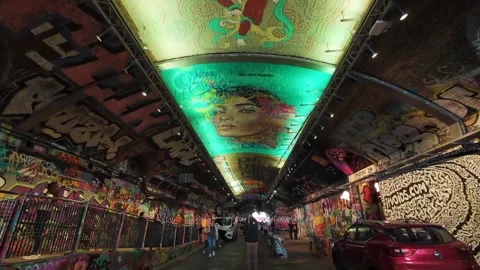 Graffiti Tunnel. Video stock 332417637