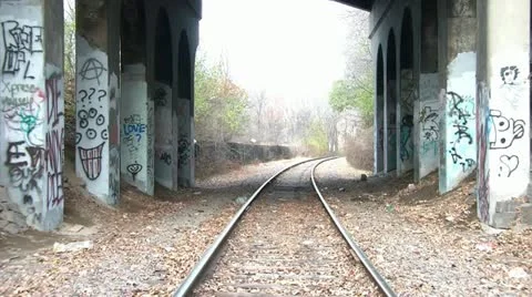 Graffiti Under Railroad Bridge Видео 12585901