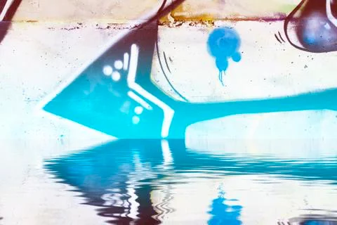 Graffiti wall texture reflection in  water, artistic urban picture Illustrazione stock