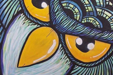  Graffito Farbenfrohes Graffiti einer Eule an der Wand eines Abrisshauses,... Stock Photos