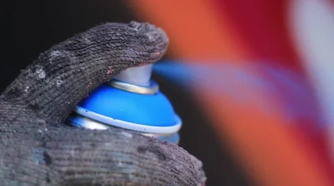 Graffitti spraying on wall Stock-Footage 51799842