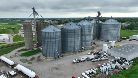 Grain elevator and ethanol plant in Midwest USA. Aerial establishing shot. Stock Footage 252185509