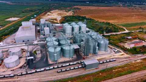 Grain processing complex with rail freight connection 库存影片 340079872