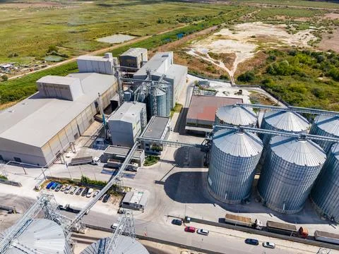 Grain storage facility with silos and processing buildings in an agricultur.. Stock Photos