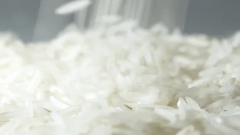 Grains of rice piling up in slow motion close-up 스톡 동영상 125869554
