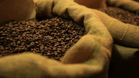 Grains of the Roasted Coffee in the Bag Vídeos de archivo 61290509