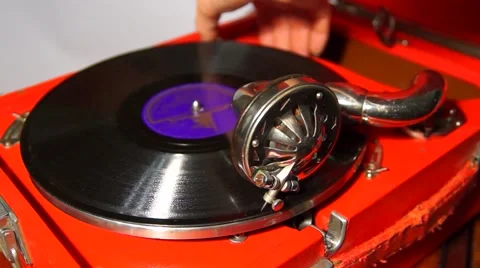 The gramophone with the rustle loses the old song. Stock Footage 48443358