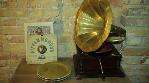 Gramophone on the table 库存影片 50022720