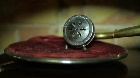 Gramophone on the table 動画素材 50022741