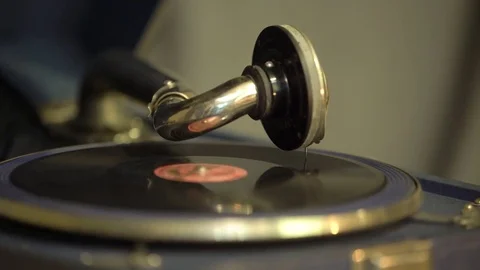 Gramophone with a vinyl record in a retro interior. Phonograph plays old music 스톡 동영상 81365493