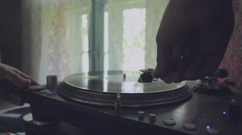 Gramophone,man puts a record on the gramophone 스톡 동영상 43107101