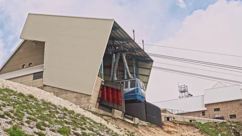 The Gran Sasso cable car leaves from the arrival point in Campo Imperatore Stock Footage 246042228