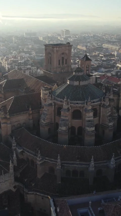 Granada Cathedral Surrounded by City, Vertical Drone Orbit Vidéo 331615948