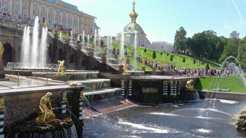Grand Cascade and gilded Samson fountain at Peterhof Palace, Saint Petersbu.. Stock Footage 323972188