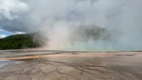 Grand Prismatic Hot Spring Located in Yellowstone National Park 스톡 동영상 264068385