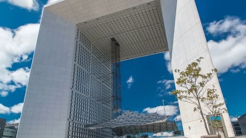 The Grande Arche timelapse in the La Defence business district of Paris, France. Stock Footage 80495322