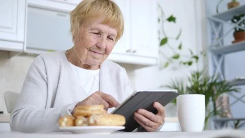 Grandma And Technology. It Is Never Too Late To Learn! 스톡 사진