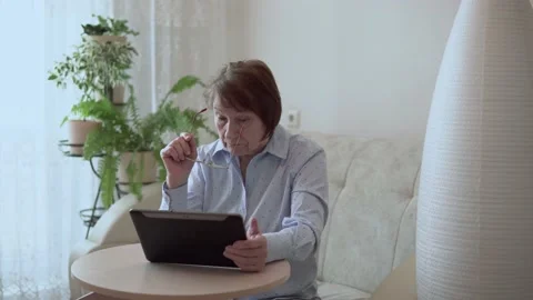 Grandma with a tablet. Stock Footage 167590966