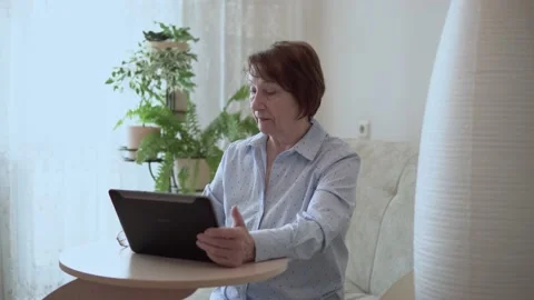Grandma with a tablet. Stock Footage 167590967