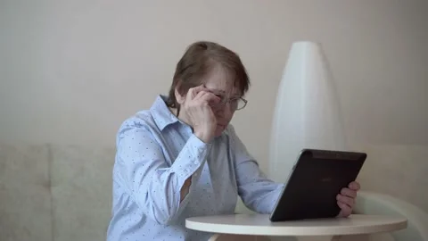 Grandma with a tablet. Stock Footage 167590988