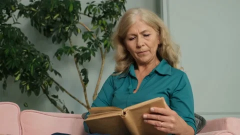 Grandmoth reading Stock Footage 169164001