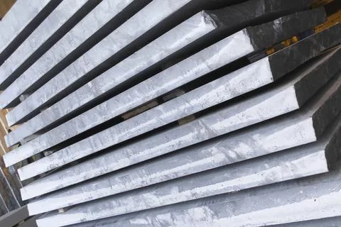 Granite panels lie in the warehouse in stack with planks in the Foto stock