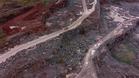 Granite quarry extraction site with machinery and rocky landscape Vídeos de archivo 337934659
