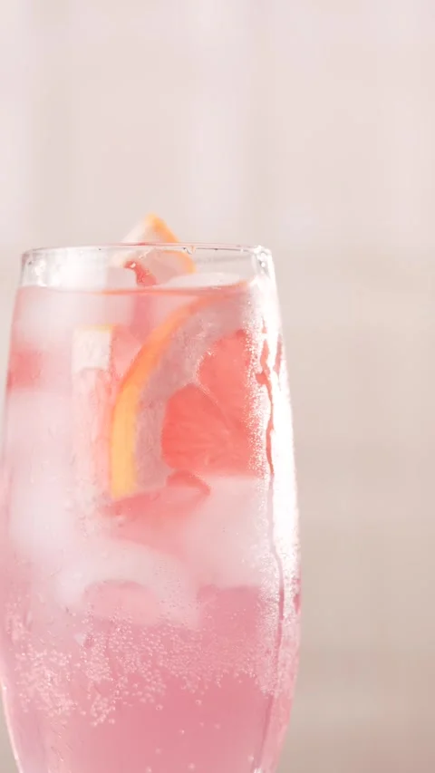 Grapefruit lemonade rotating. Detox drink, summer refreshment concept. Vídeos de archivo 311004154