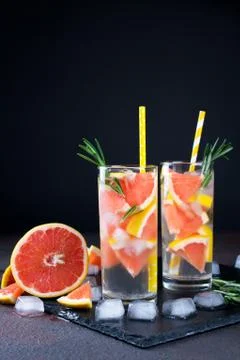 Grapefruit lemonade. Two glasses of refreshing drink, water with  grapefruit, Stock-Fotos